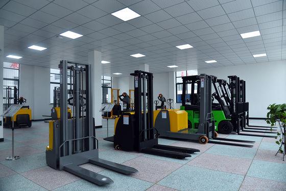 3t Load Capacity 3000mm Lift Height Electric Pallet Stacker with 1070mm Fork Length